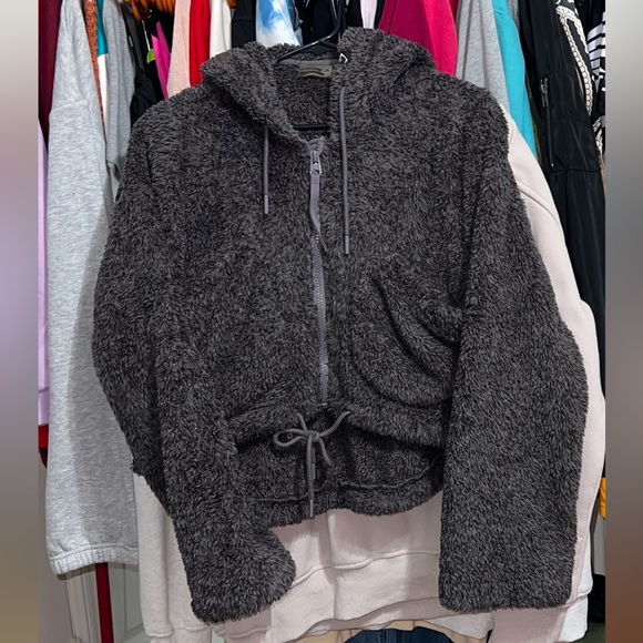 Gymshark Cozy Drawstring Zip Up Fuzzy Hoodie (Cropped) - Picture 6 of 13